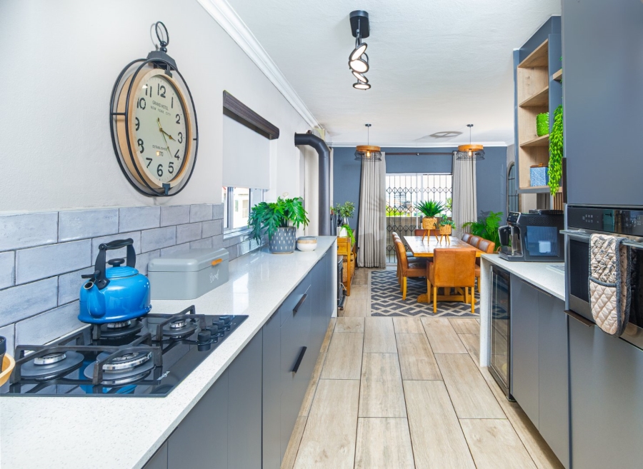 6 Bedroom Property for Sale in Kosmos Ridge North West